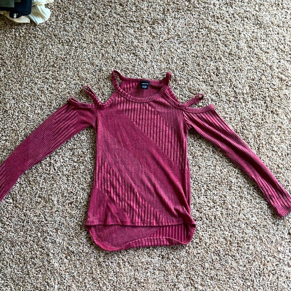 Cute cold shoulder long sleeve shirt!!